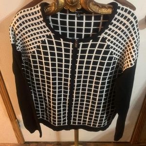 Premise top in excellent condition